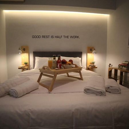 Ports Crossroad B Apartment Piraeus Bagian luar foto