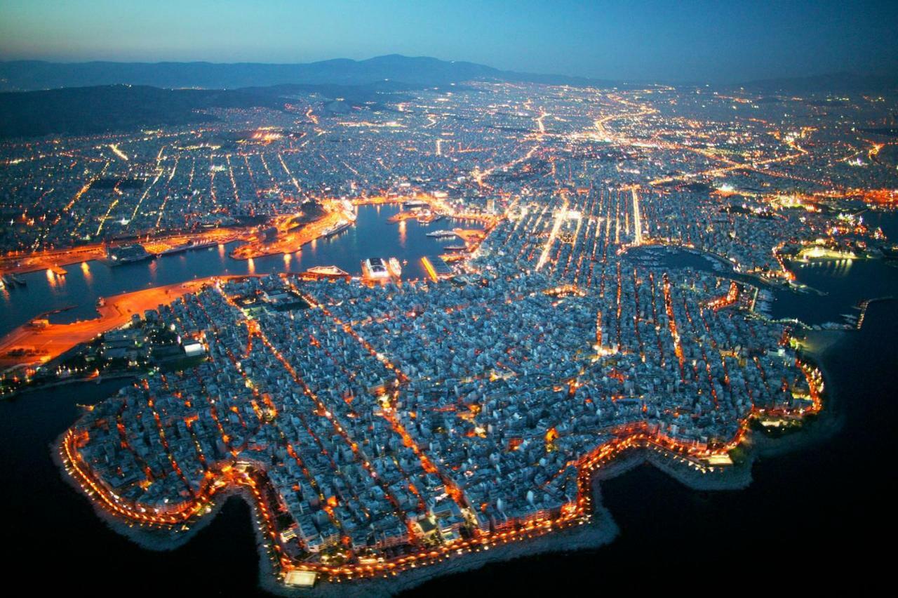 Ports Crossroad B Apartment Piraeus Bagian luar foto
