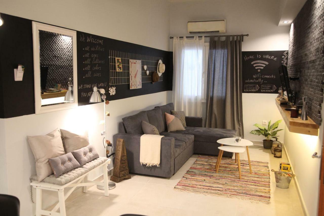 Ports Crossroad B Apartment Piraeus Bagian luar foto