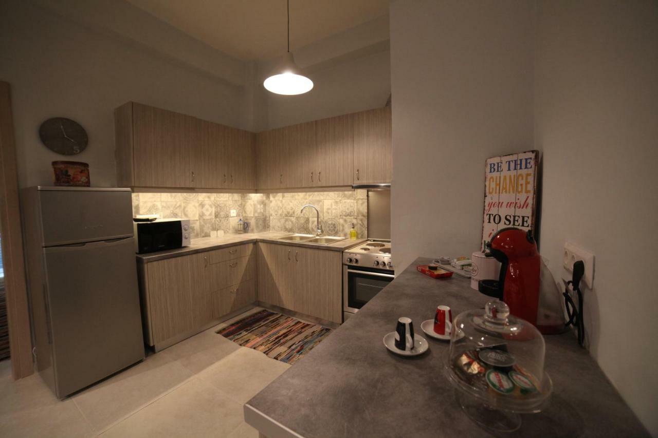 Ports Crossroad B Apartment Piraeus Bagian luar foto