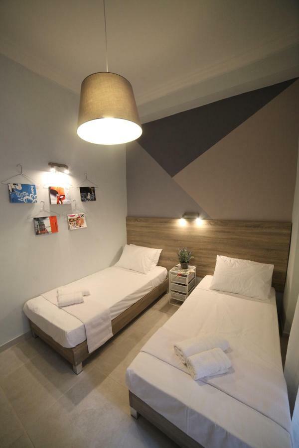Ports Crossroad B Apartment Piraeus Bagian luar foto