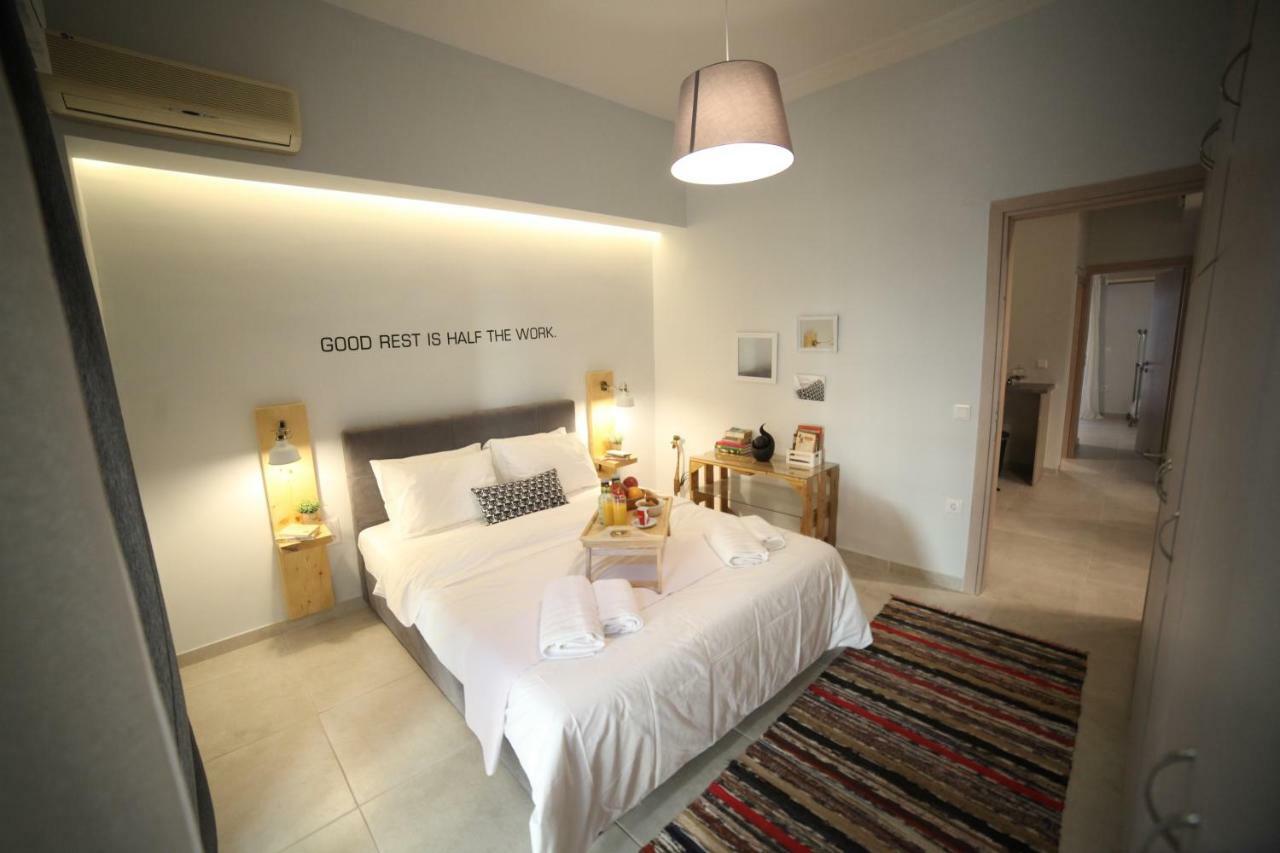 Ports Crossroad B Apartment Piraeus Bagian luar foto