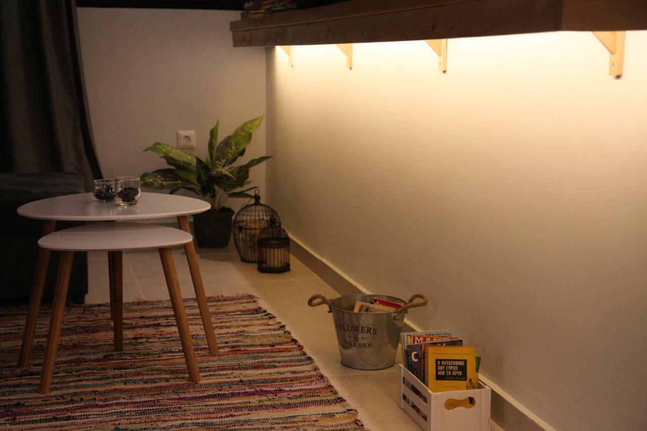 Ports Crossroad B Apartment Piraeus Bagian luar foto